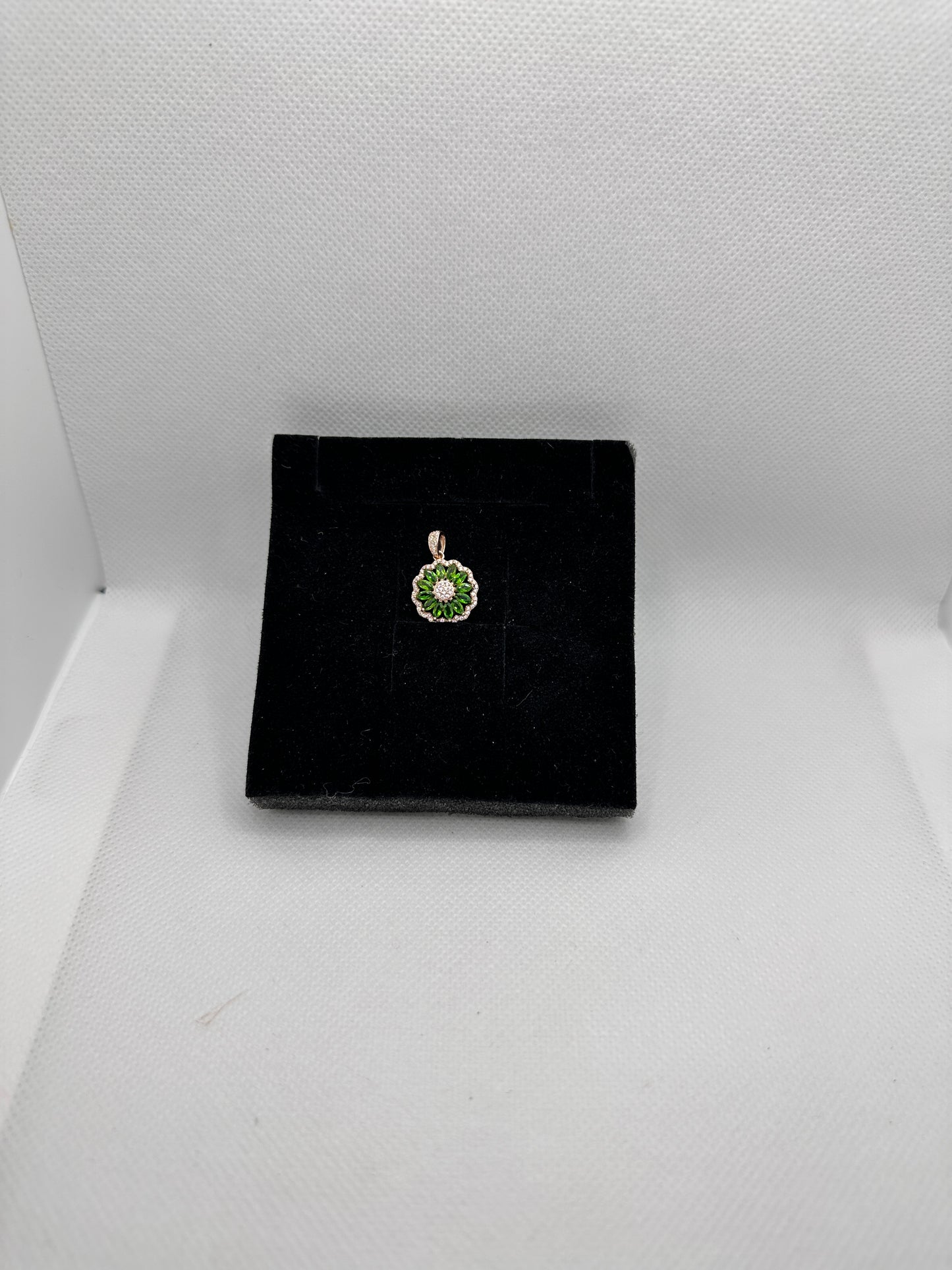 Diopside flower pendant - rose gold