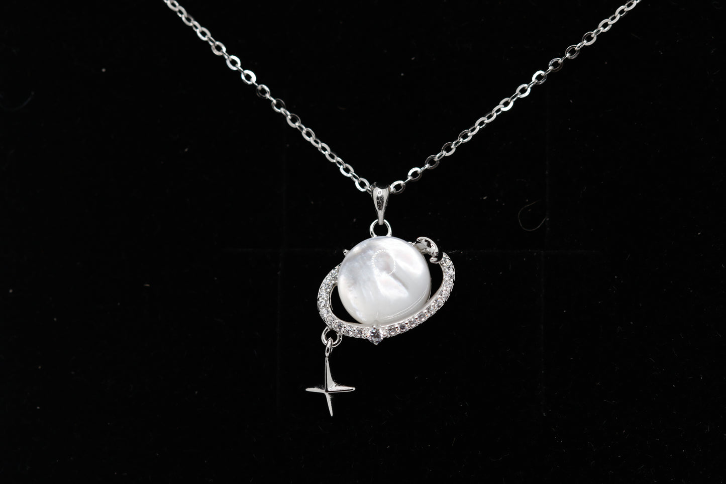 Galaxy shell pearl necklace