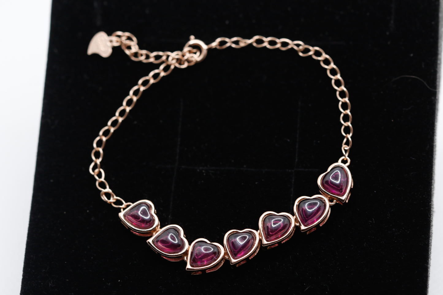 Rhodolite garnet cabachon heart bracelet