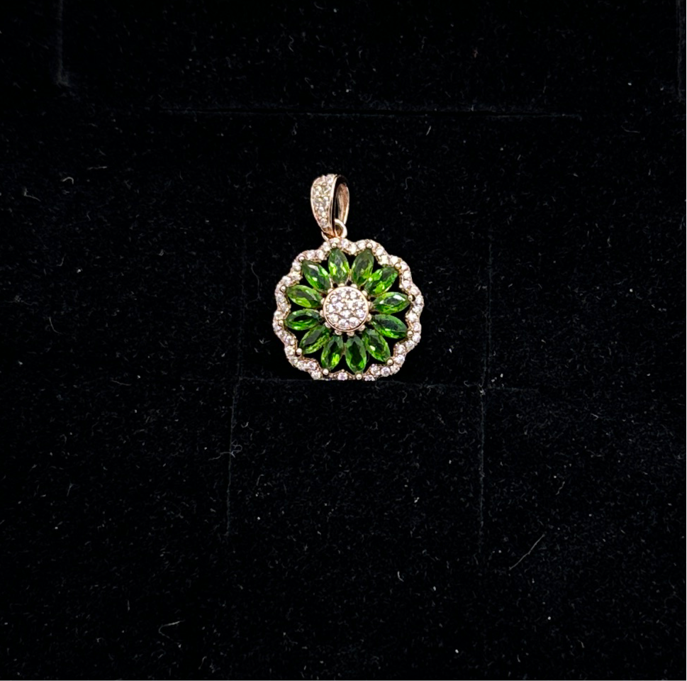 Diopside flower pendant - rose gold