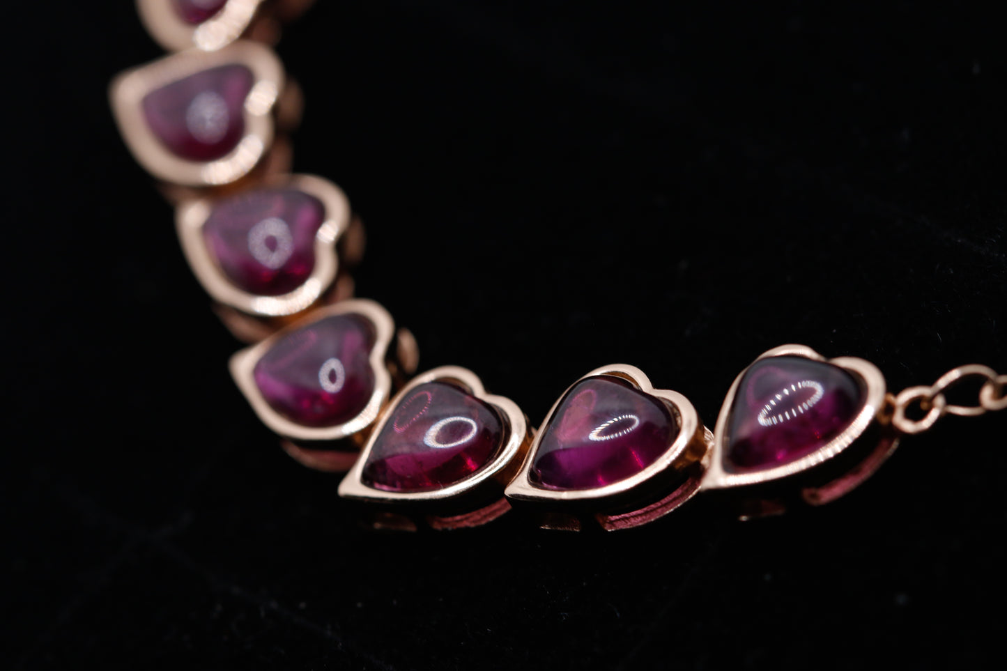 Rhodolite garnet cabachon heart bracelet