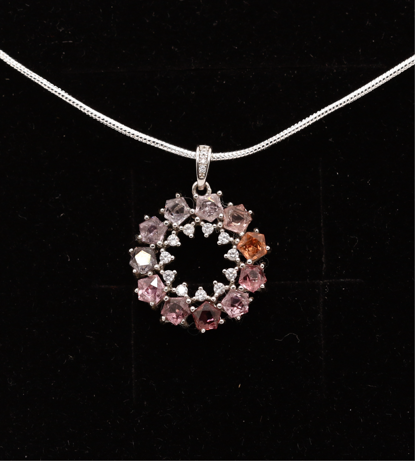 Natural spinel wreath pendant