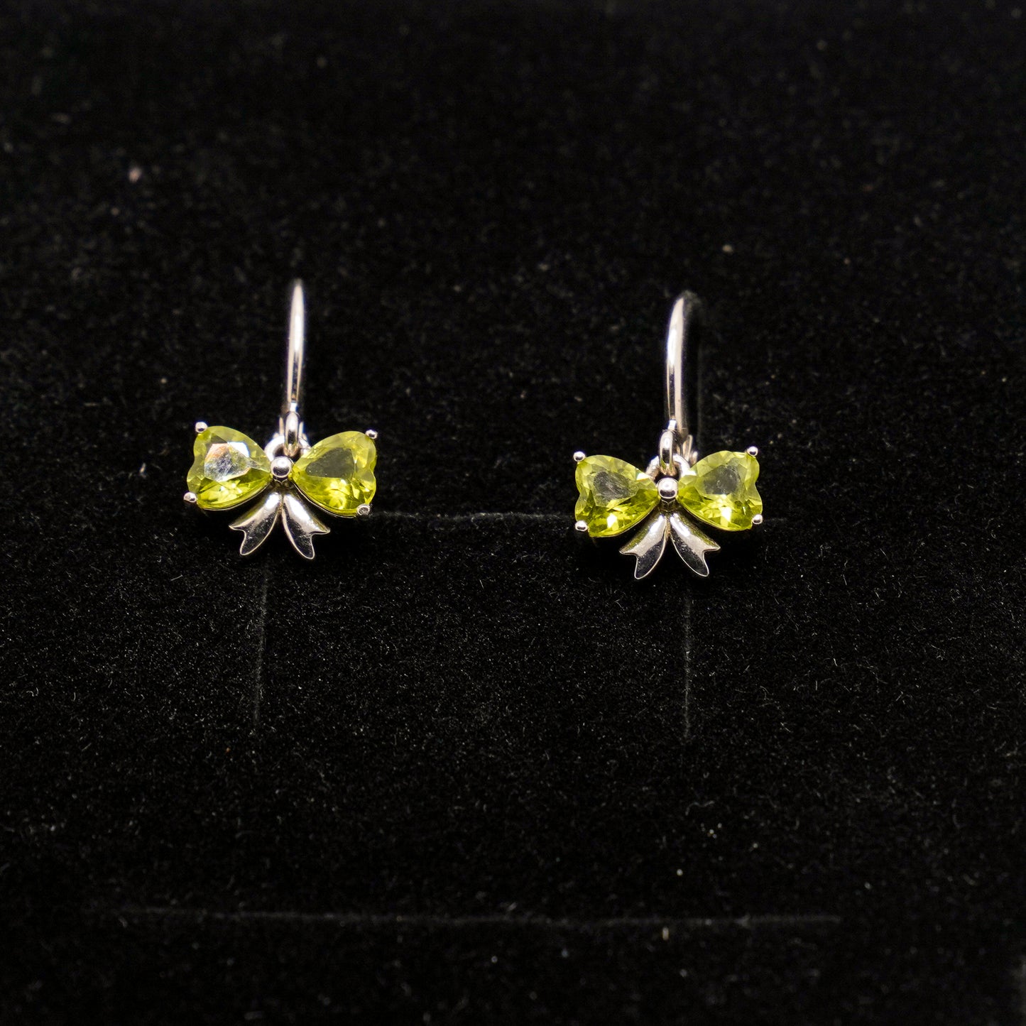 Peridot bow hoop earrings