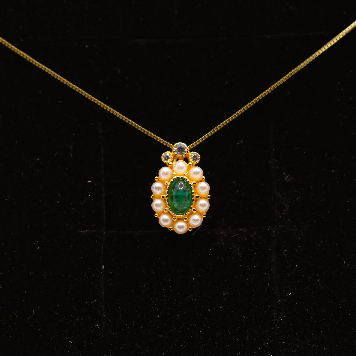 Emerald & seed pearl pendant